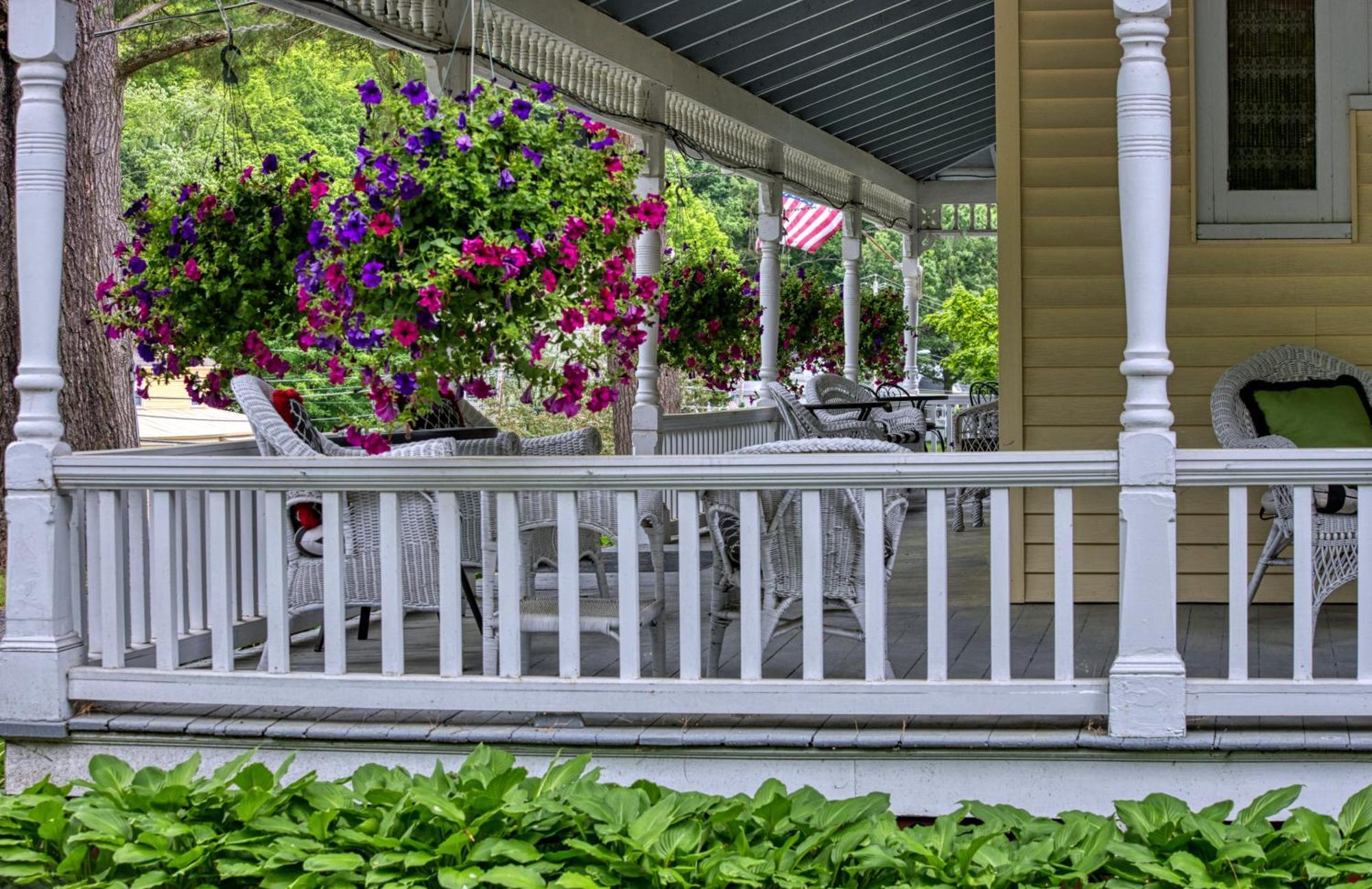 Rockwell Falls Inn And Wine Bar Lake Luzerne Exterior photo