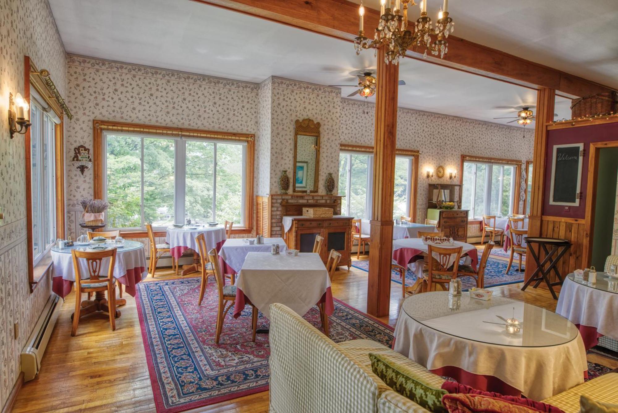 Rockwell Falls Inn And Wine Bar Lake Luzerne Exterior photo